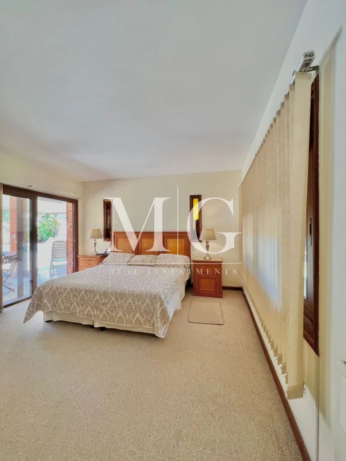 Casa ID.536 - Venta Casa 8 dormitorios, piscina, barbacoa a pasos del Shopping