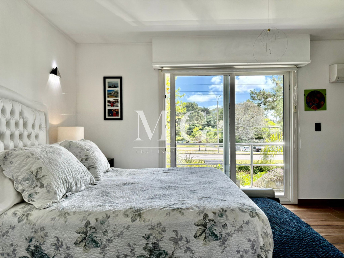 Casa ID.1508 - Chalet Premium con Gran Potencial - Ideal para Clínica, Consultorios u Oficinas