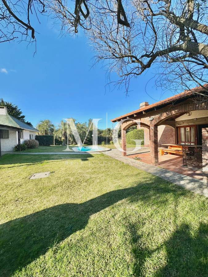 Casa ID.1341 - Venta de Casa en Rincón del Indio a 25 Metros del Mar - Oportunidad Única