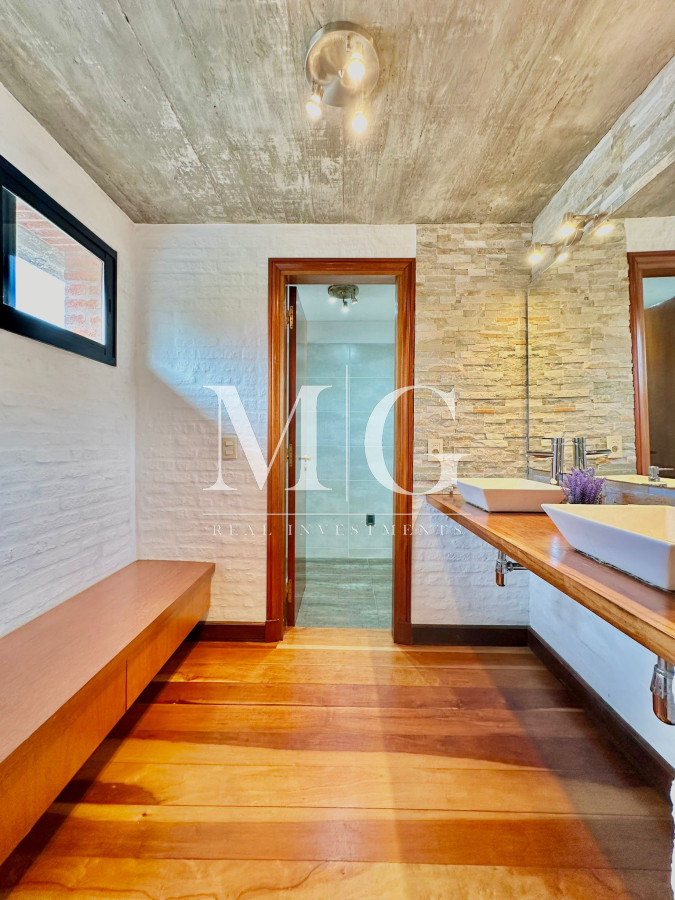 Casa ID.1048 - EXCELENTE PROPIEDAD EN EL EXLUSIVO BARRIO PINARES DE PUNTA DEL ESTE