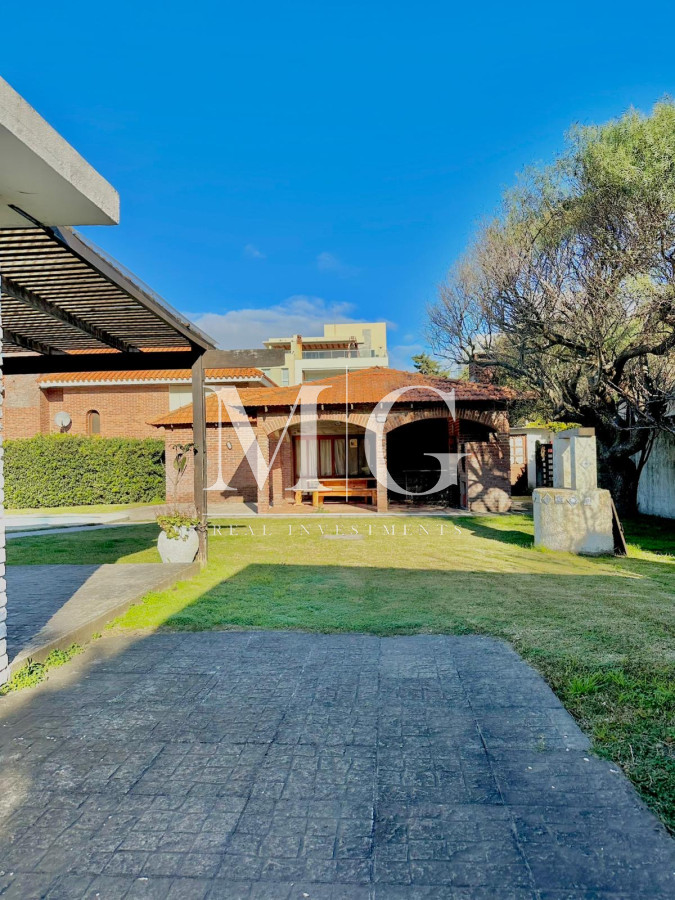 Casa ID.1341 - Venta de Casa en Rincón del Indio a 25 Metros del Mar - Oportunidad Única