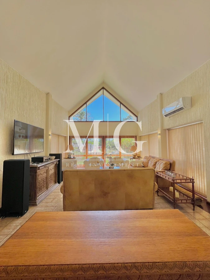 Casa ID.536 - Venta Casa 8 dormitorios, piscina, barbacoa a pasos del Shopping