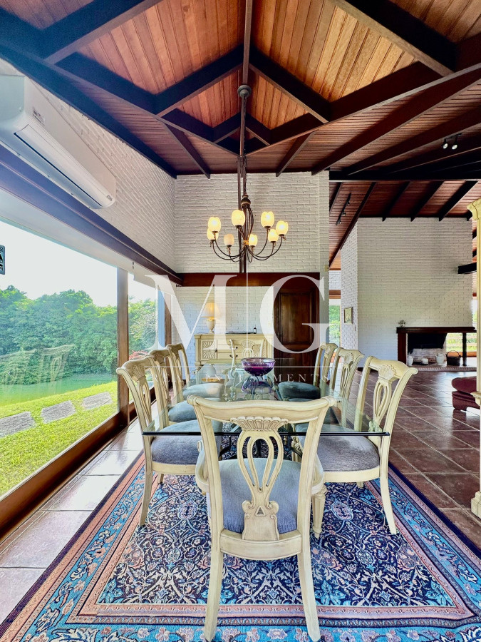 Casa ID.231 - Venta Espectacular Casa sobre Laguna del Diario 