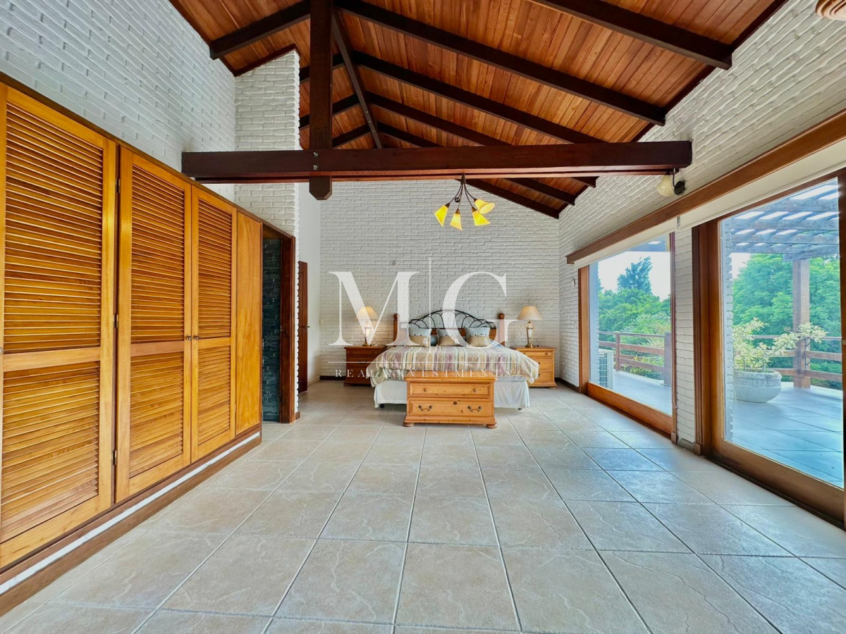 Casa ID.231 - Venta Espectacular Casa sobre Laguna del Diario 