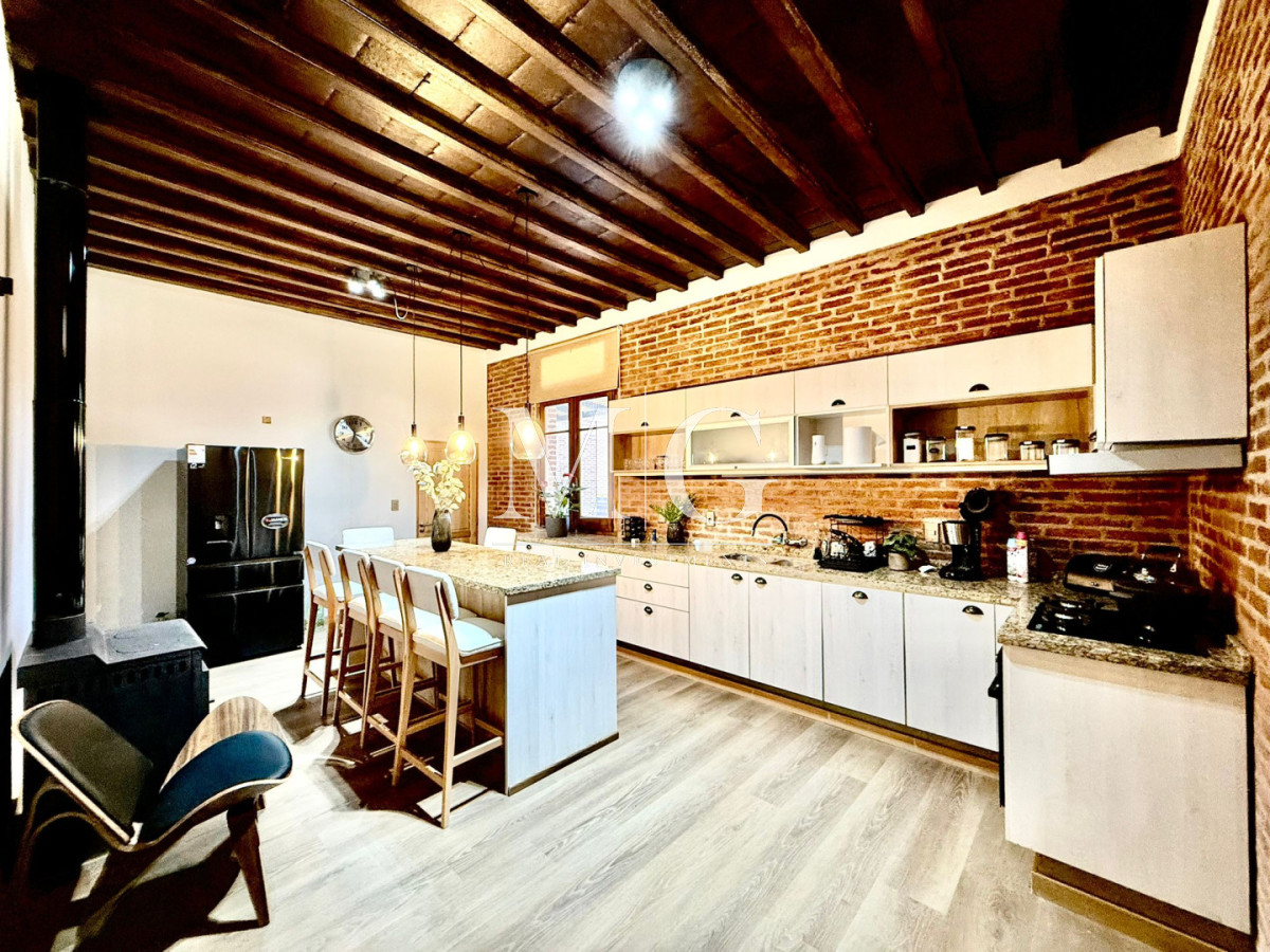 Casa ID.1088 - Excelente Casa a Estrenar Barrio Parque Burnett; 1.059m2 de terreno, piscina, barbacoa