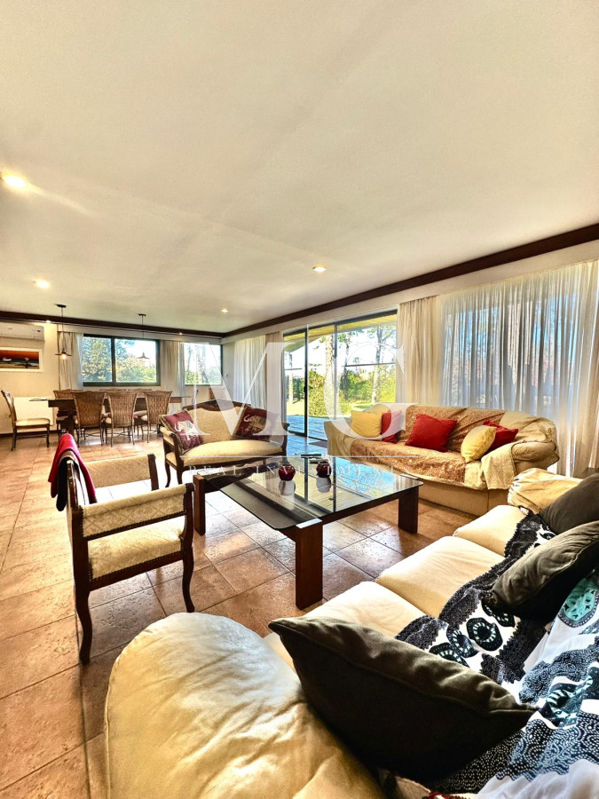 Casa ID.832 - Terreno 3.436mt a 200mt del Mar con proyecto aprobado para altura! Playa Mansa