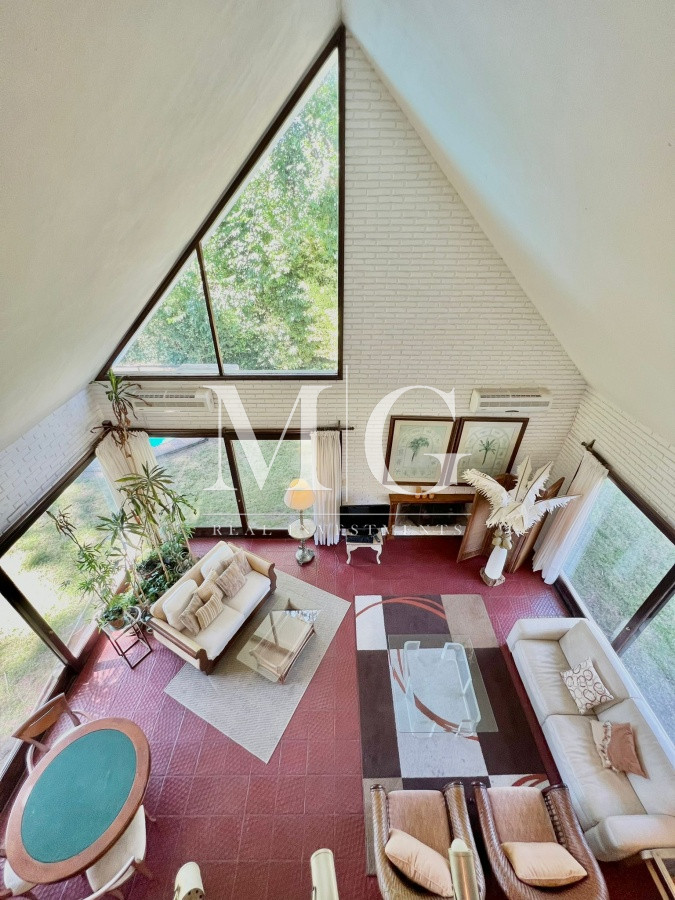 Casa ID.530 - LUGANO 1.400mt DE TERRENO, 7 DORMITORIOS, PISCINA