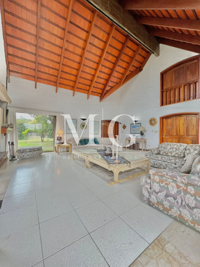 Casa ID.325 - Venta Casa zona Golf 3 dormitorios + dep.servicio, piscina y barbacoa