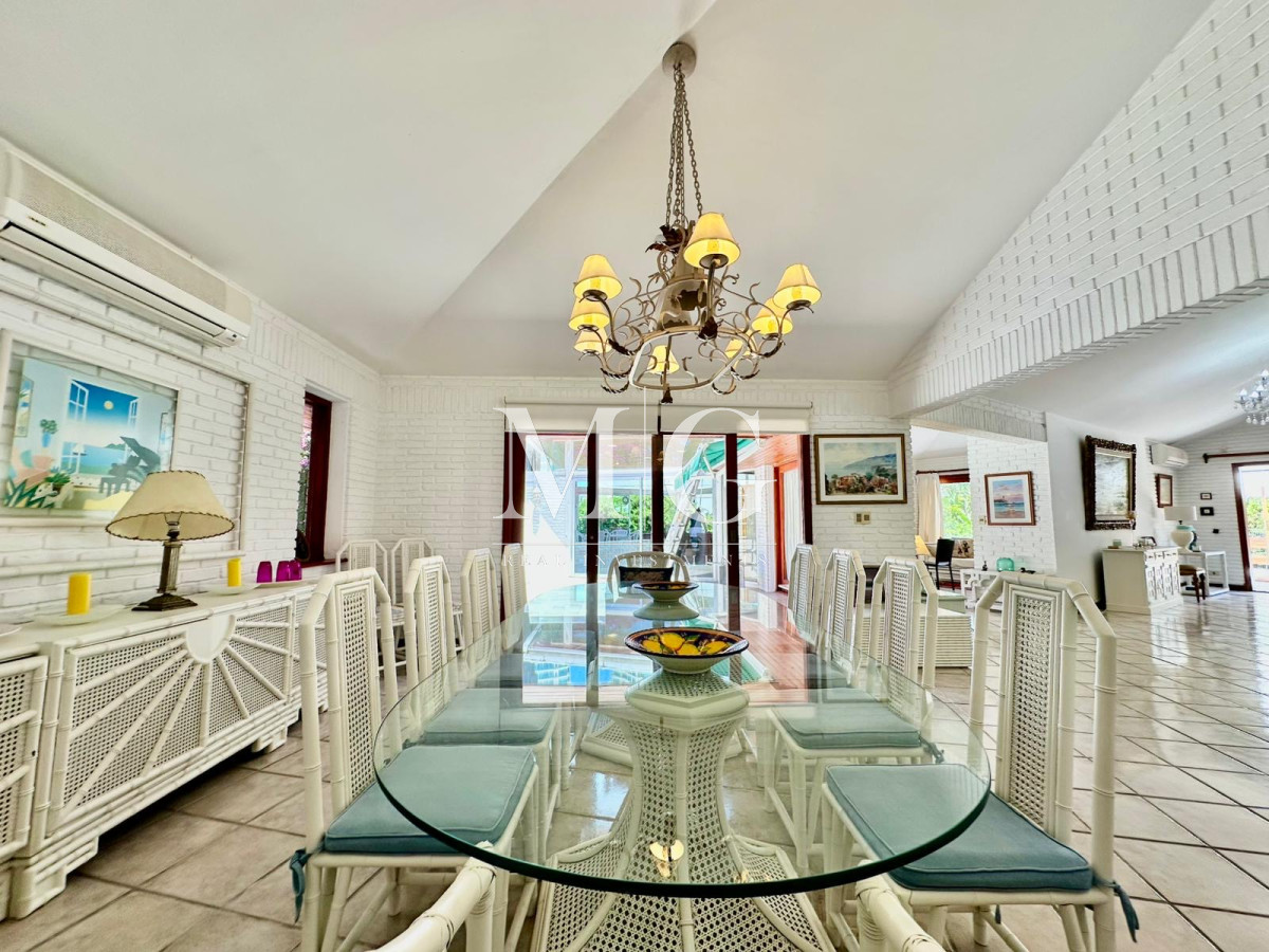 Casa ID.1134 - ESPECTACULAR CASA ZONA MANSA A METROS DEL MAR 