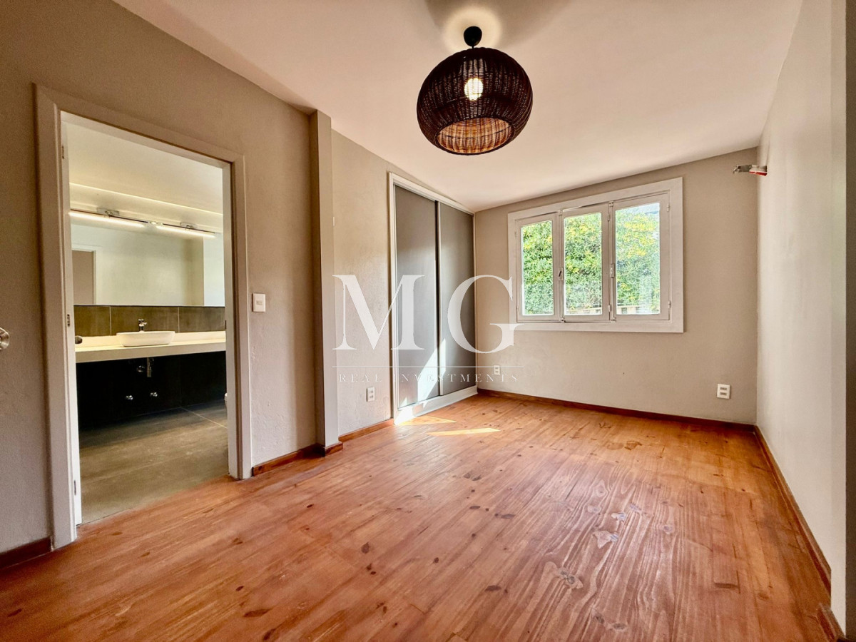 Casa ID.1557 - Casa de época totalmente reciclada, 4 dormitorios Zona Faro, distribuida en dos plantas