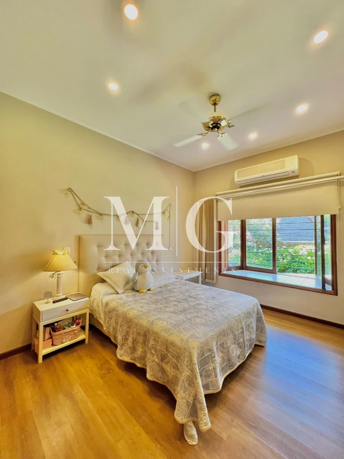 Casa ID.536 - Venta Casa 8 dormitorios, piscina, barbacoa a pasos del Shopping