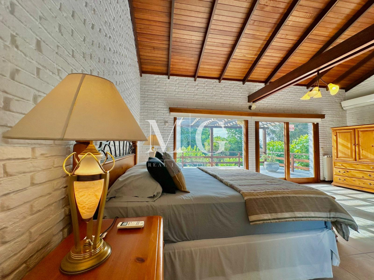 Casa ID.231 - Venta Espectacular Casa sobre Laguna del Diario 