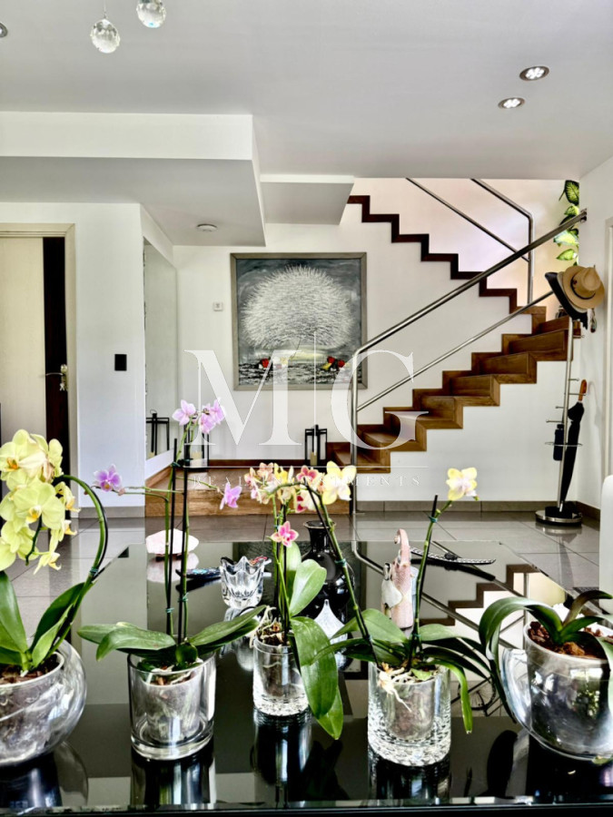 Casa ID.1508 - Chalet Premium con Gran Potencial - Ideal para Clínica, Consultorios u Oficinas