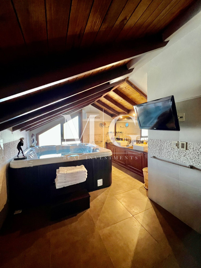 Casa ID.121 - Pinares 8 dormitorios, casa huespedes, piscina, parrillero. Excelente!