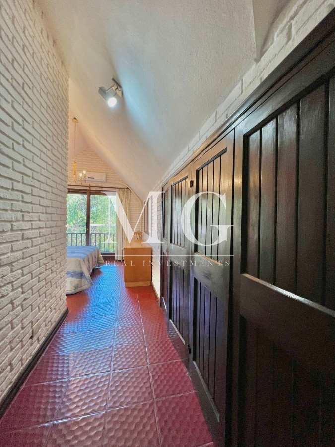 Casa ID.530 - LUGANO 1.400mt DE TERRENO, 7 DORMITORIOS, PISCINA