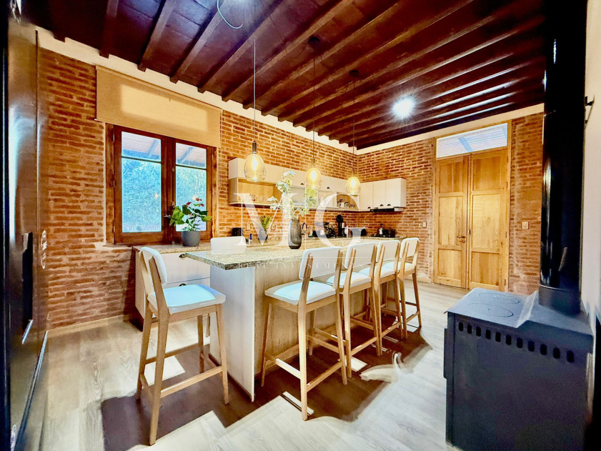 Casa ID.1088 - Excelente Casa a Estrenar Barrio Parque Burnett; 1.059m2 de terreno, piscina, barbacoa