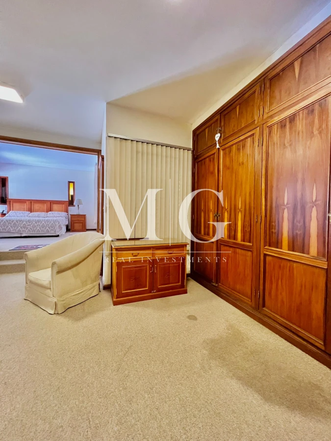 Casa ID.536 - Venta Casa 8 dormitorios, piscina, barbacoa a pasos del Shopping