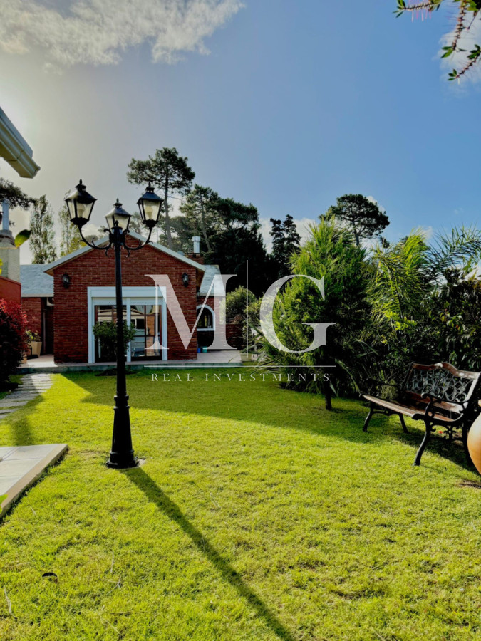 Casa ID.1564 - Hermosa casa en terreno de 450 m² con excelente distribución y potencial de ampliación; Zona Jardines de Cordoba