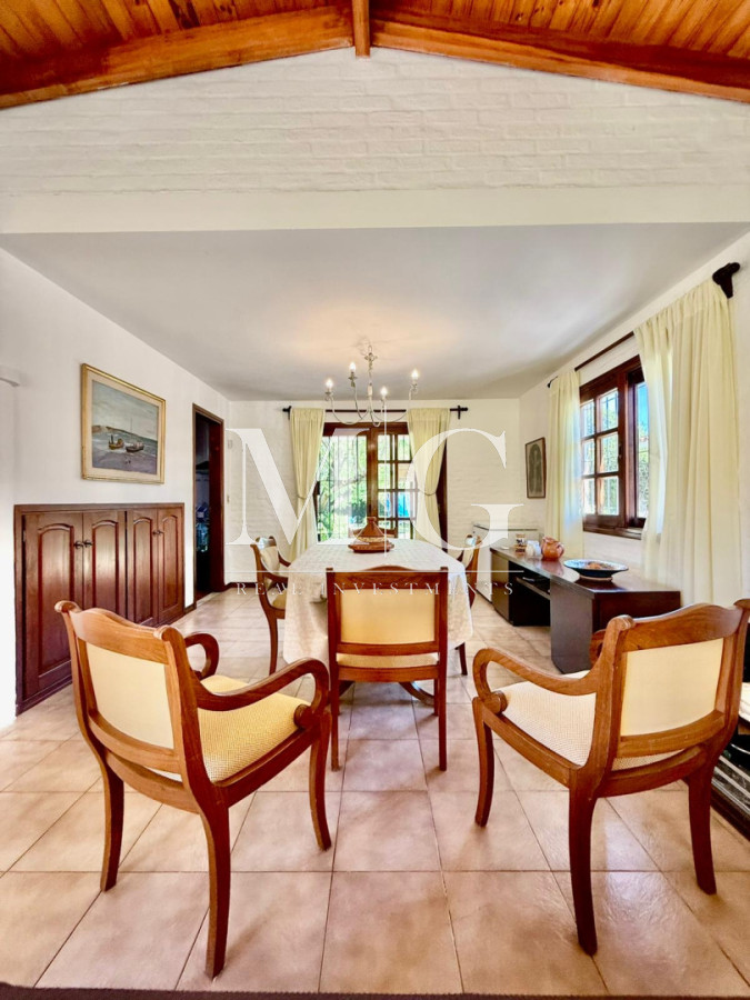 Casa ID.1550 - Excelente propiedad 4 dormitorios, 4 baños, piscina, parrillero, zona Pinares