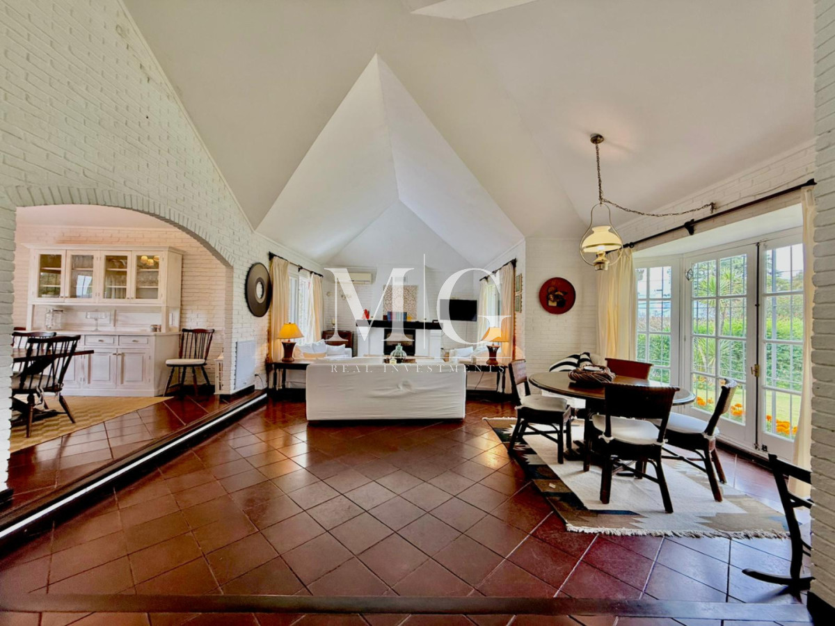 Casa ID.1529 - Hermosa casa en Marly, ubicada en una de las zonas más tranquilas y residenciales de Punta del Este 