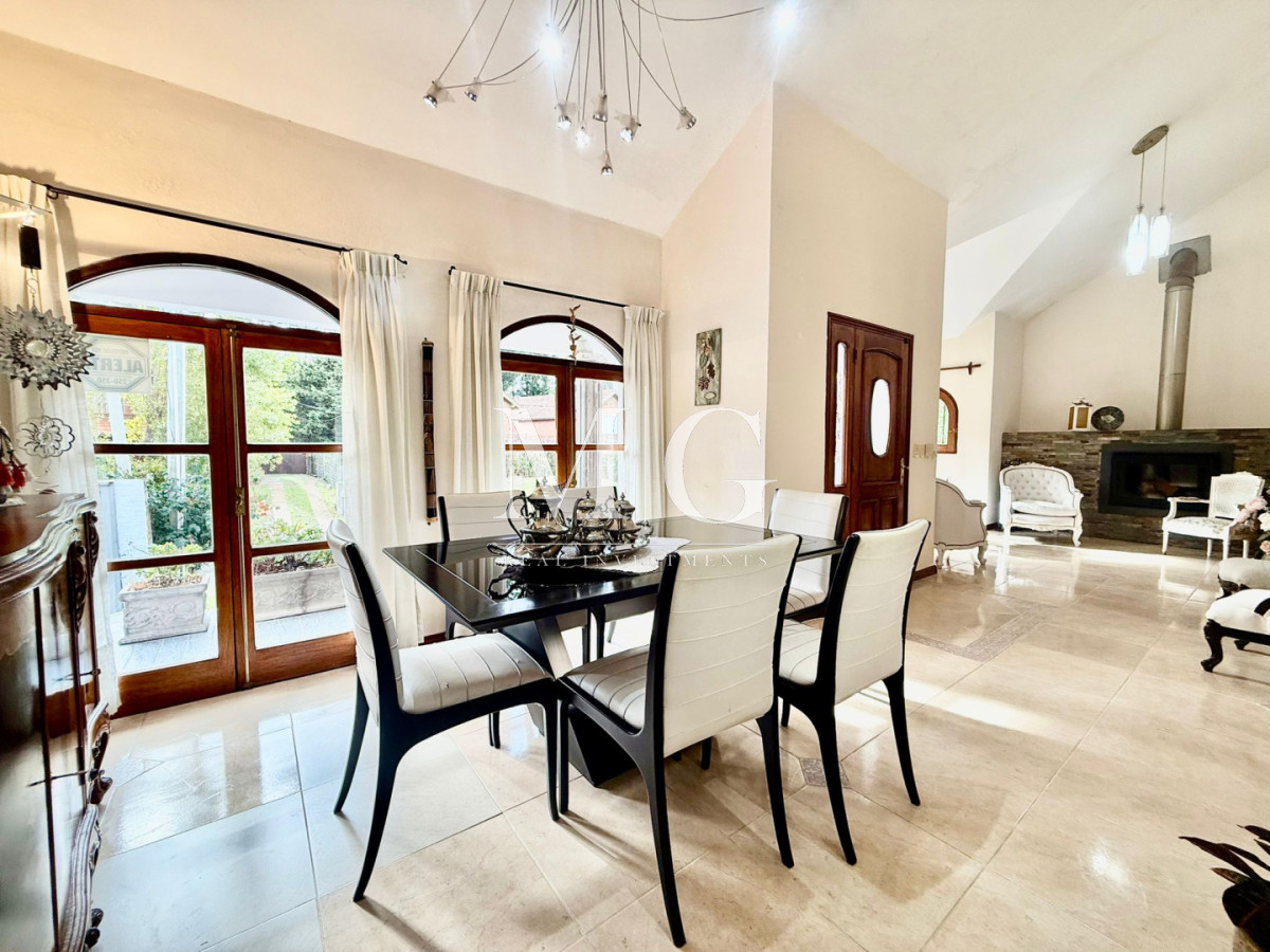 Casa ID.1564 - Hermosa casa en terreno de 450 m² con excelente distribución y potencial de ampliación; Zona Jardines de Cordoba
