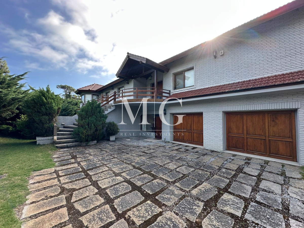 Casa ID.231 - Venta Espectacular Casa sobre Laguna del Diario 