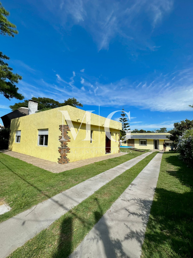 Casa ID.164 - PINARES VENTA CASA 3 DORMITORIOS CON PISCINA 