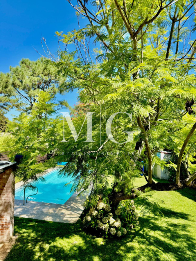 Casa ID.1550 - Excelente propiedad 4 dormitorios, 4 baños, piscina, parrillero, zona Pinares