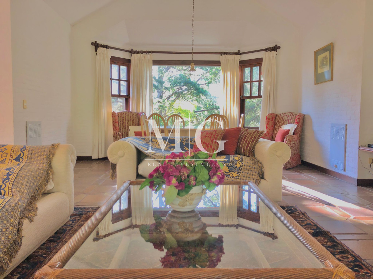 Casa ID.167 - Venta Casa zona Beberly Hills 4 dormitorios + dep.servicio y piscina