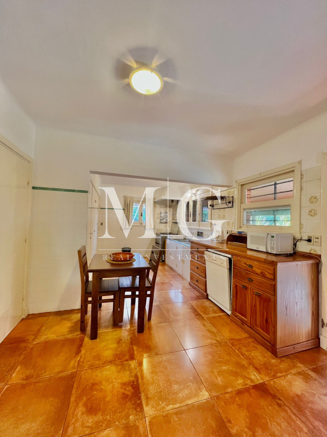 Casa ID.120 - Zona Faro Punta del Este 6 dormitorios + dep.servicio, piscina