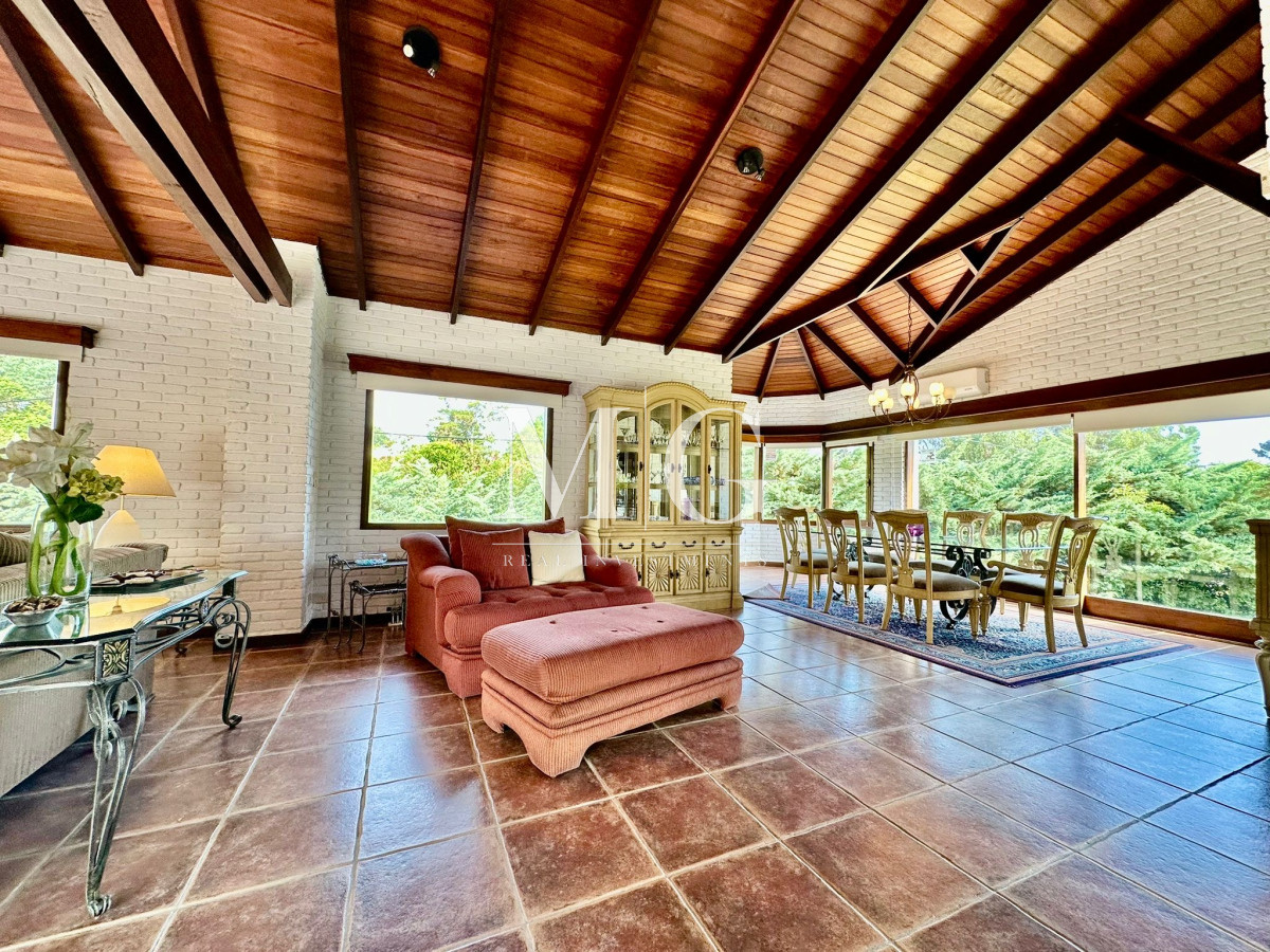 Casa ID.231 - Venta Espectacular Casa sobre Laguna del Diario 