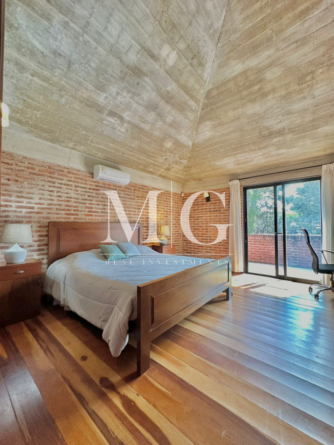 Casa ID.1048 - EXCELENTE PROPIEDAD EN EL EXLUSIVO BARRIO PINARES DE PUNTA DEL ESTE