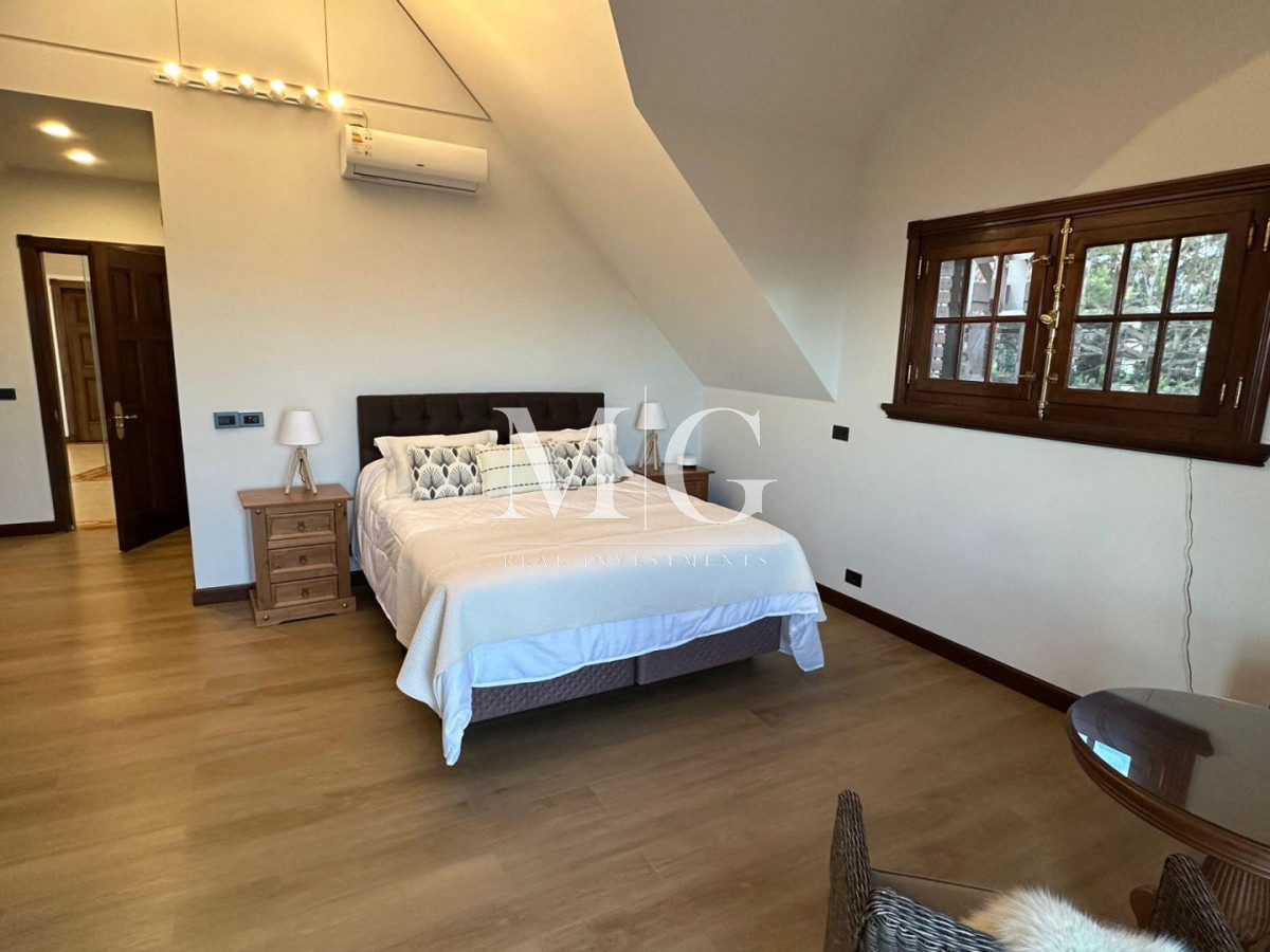 Casa ID.1551 - Exclusiva Mansión Frente al Mar en Playa Mansa - Punta del Este
