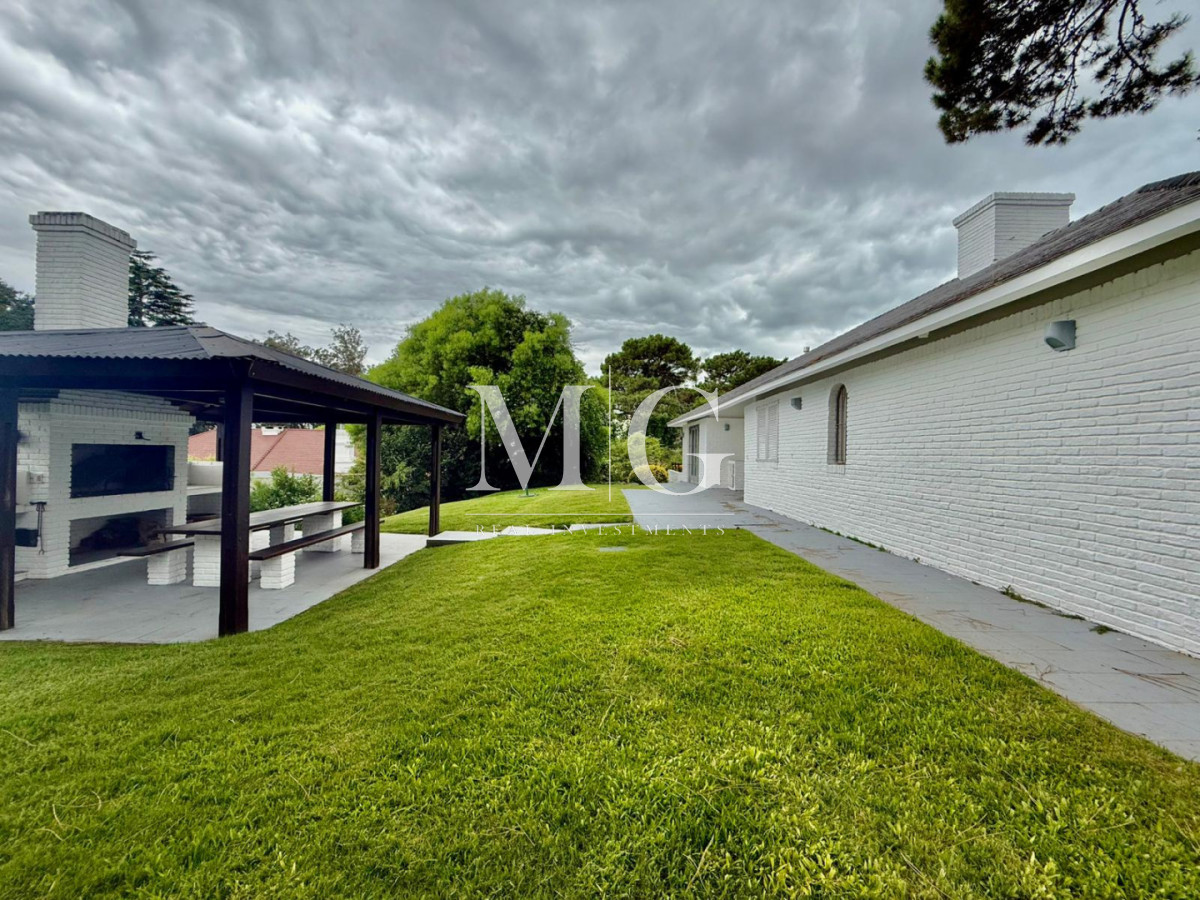 Casa ID.1529 - Hermosa casa en Marly, ubicada en una de las zonas más tranquilas y residenciales de Punta del Este 