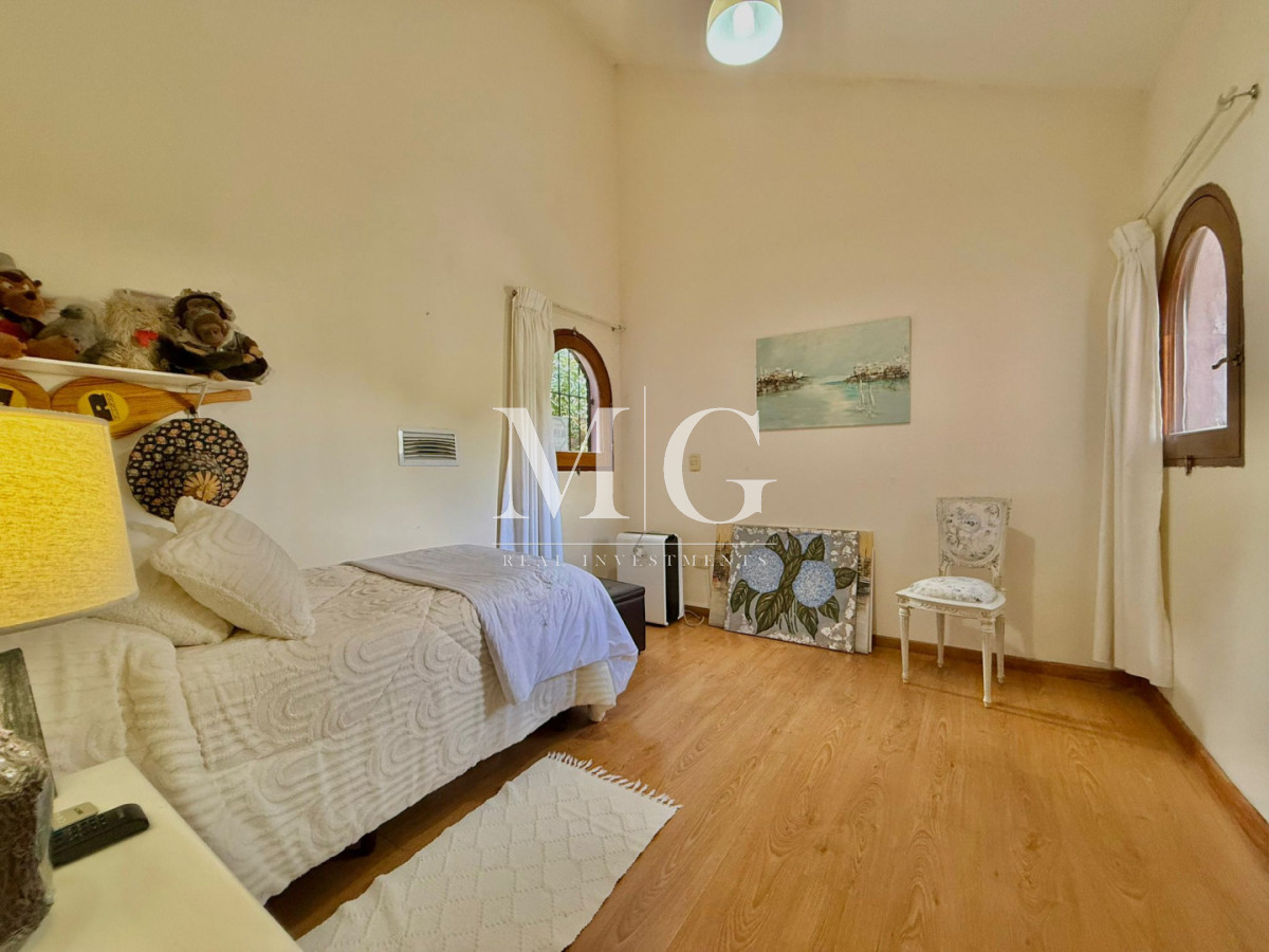 Casa ID.1564 - Hermosa casa en terreno de 450 m² con excelente distribución y potencial de ampliación; Zona Jardines de Cordoba