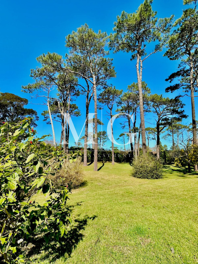 Casa ID.832 - Terreno 3.436mt a 200mt del Mar con proyecto aprobado para altura! Playa Mansa