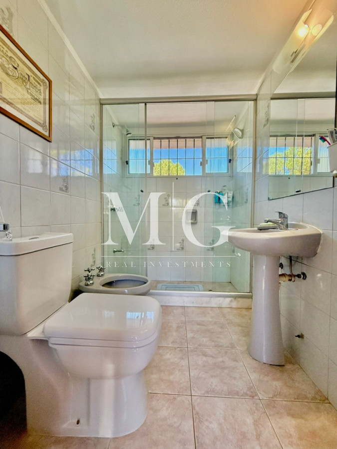 Casa ID.1550 - Excelente propiedad 4 dormitorios, 4 baños, piscina, parrillero, zona Pinares