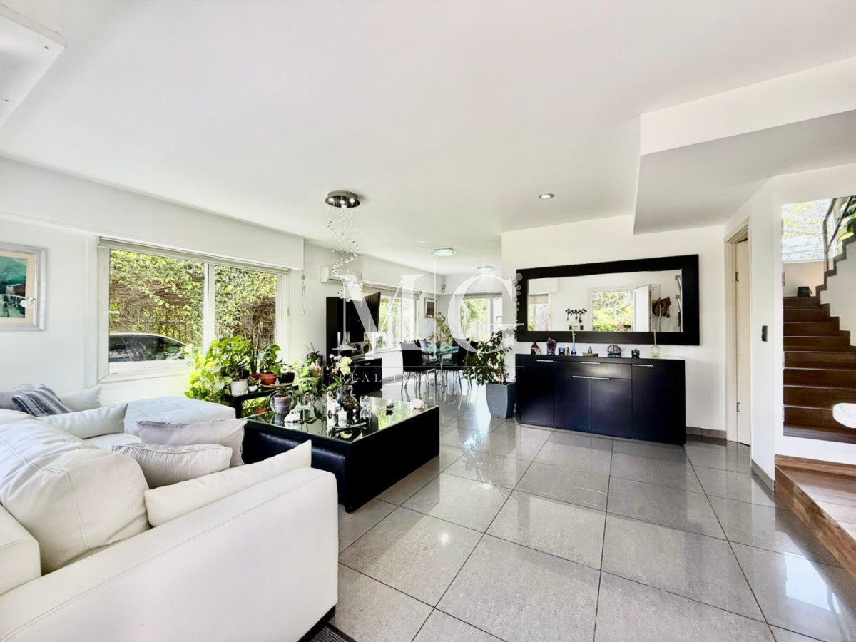 Casa ID.1508 - Chalet Premium con Gran Potencial - Ideal para Clínica, Consultorios u Oficinas