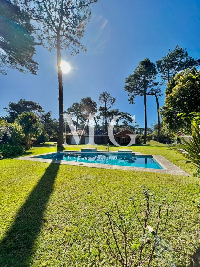 Casa ID.404 - Venta Casa 3 dormitorios + dep.servicio, barbacoa y piscina San Rafael