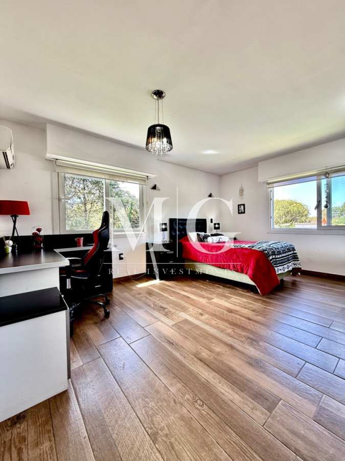 Casa ID.1508 - Chalet Premium con Gran Potencial - Ideal para Clínica, Consultorios u Oficinas