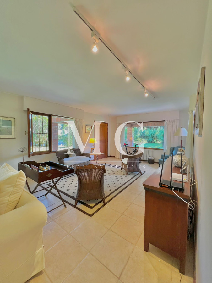 Casa ID.404 - Venta Casa 3 dormitorios + dep.servicio, barbacoa y piscina San Rafael