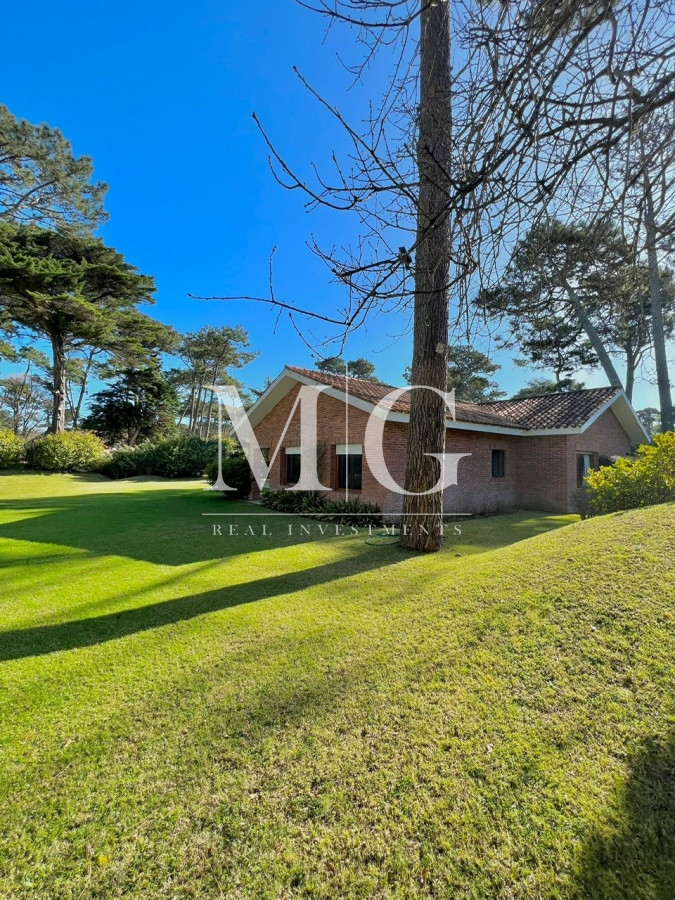 Casa ID.404 - Venta Casa 3 dormitorios + dep.servicio, barbacoa y piscina San Rafael