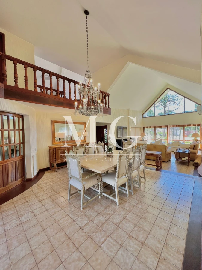 Casa ID.536 - Venta Casa 8 dormitorios, piscina, barbacoa a pasos del Shopping