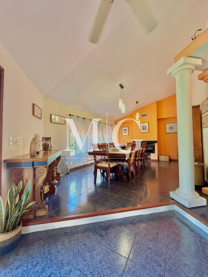 Casa ID.1530 - Excelente propiedad 5 dormitorios en Altos del Pinar, Punta del Este