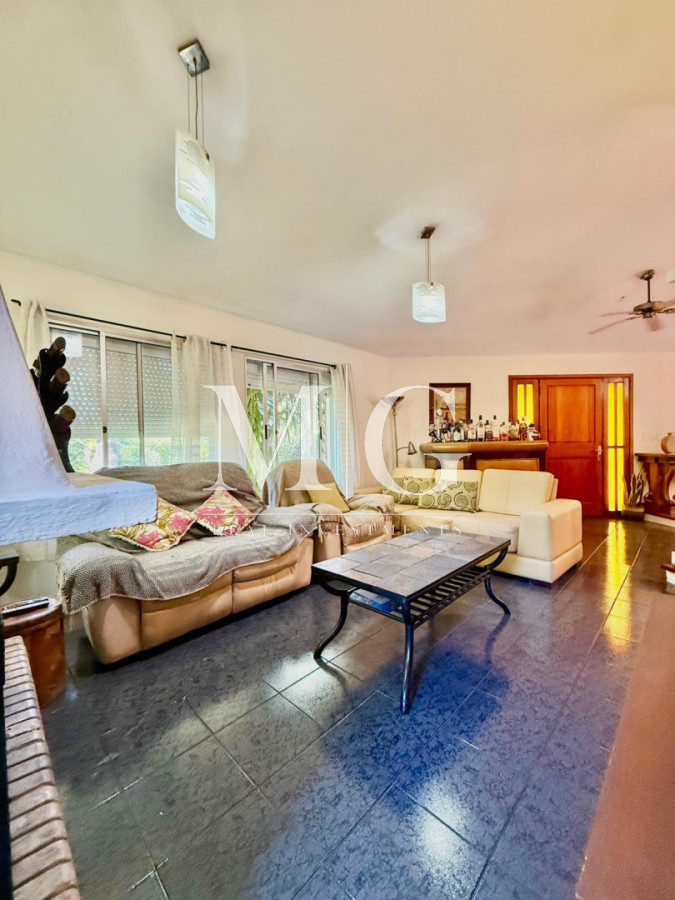 Casa ID.1530 - Excelente propiedad 5 dormitorios en Altos del Pinar, Punta del Este