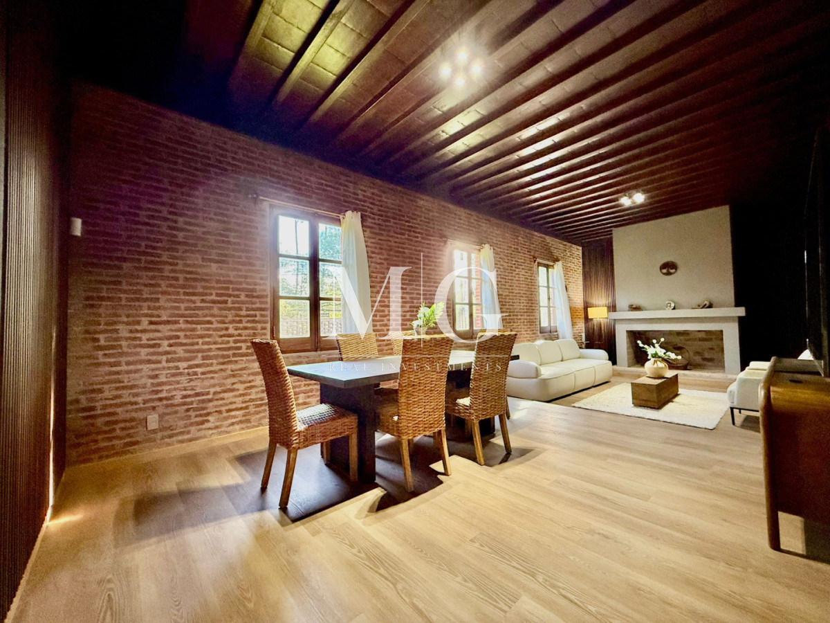 Casa ID.1088 - Excelente Casa a Estrenar Barrio Parque Burnett; 1.059m2 de terreno, piscina, barbacoa