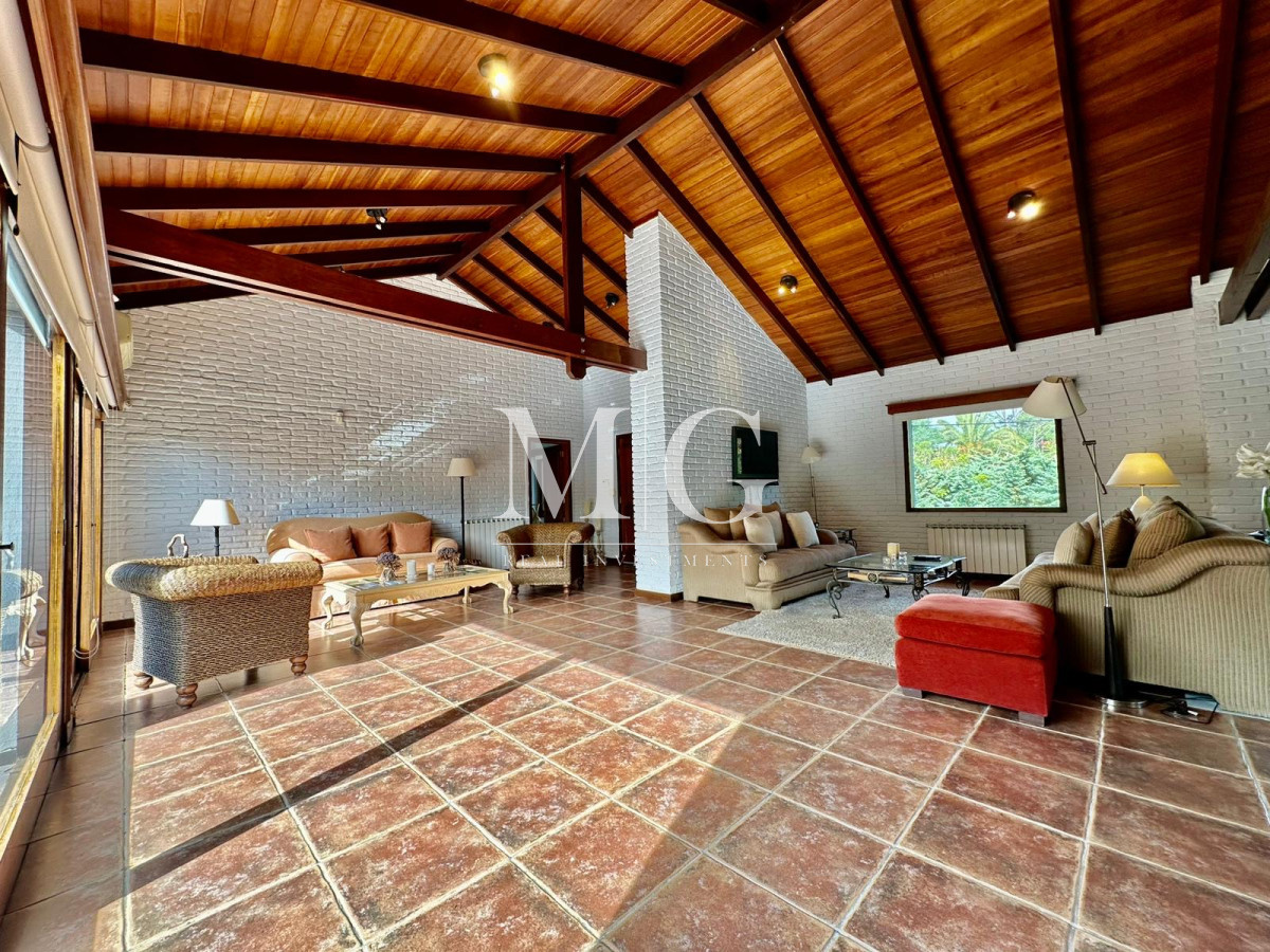 Casa ID.231 - Venta Espectacular Casa sobre Laguna del Diario 