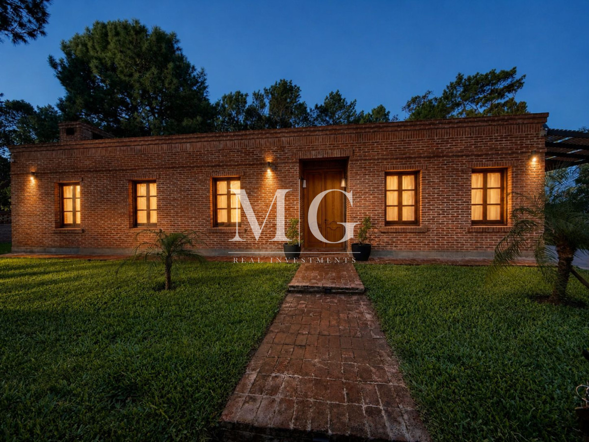 Casa ID.1088 - Excelente Casa a Estrenar Barrio Parque Burnett; 1.059m2 de terreno, piscina, barbacoa