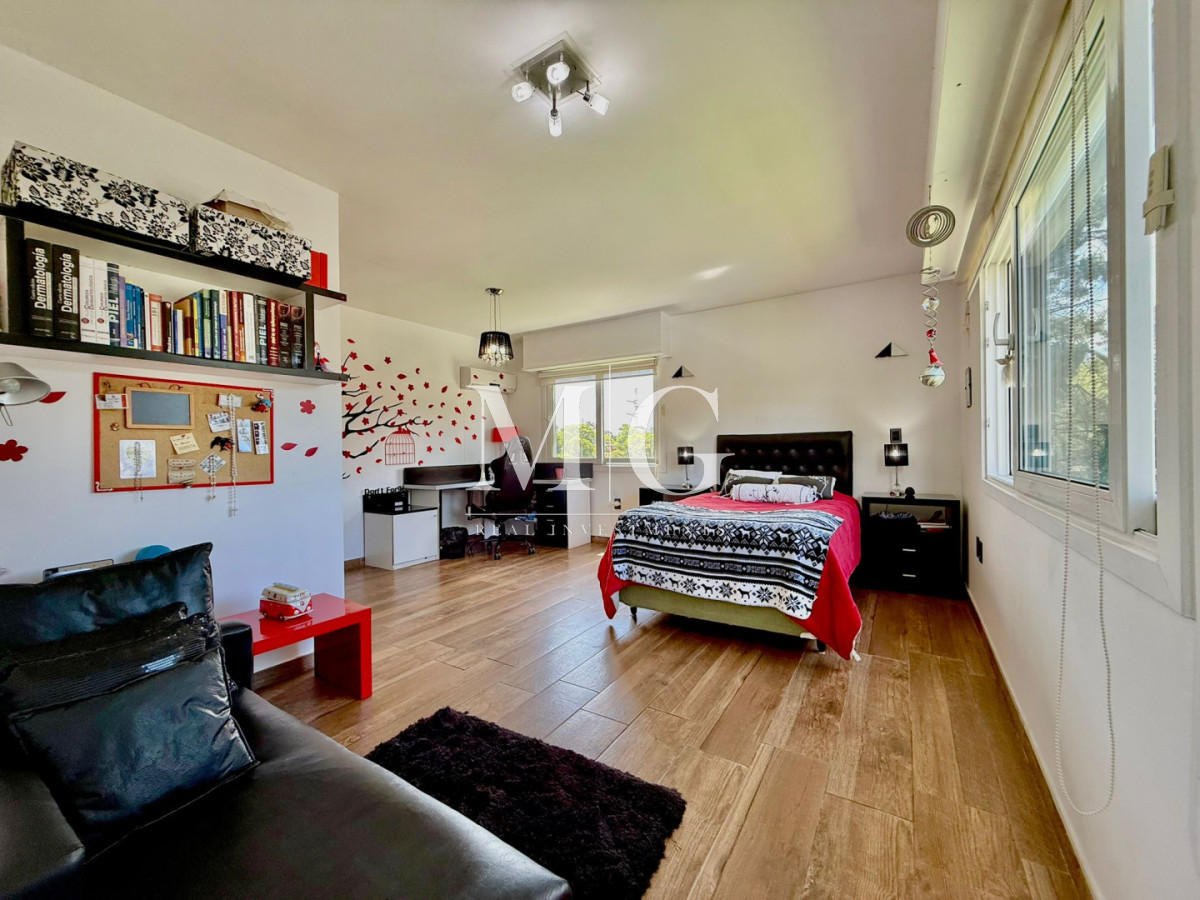 Casa ID.1508 - Chalet Premium con Gran Potencial - Ideal para Clínica, Consultorios u Oficinas