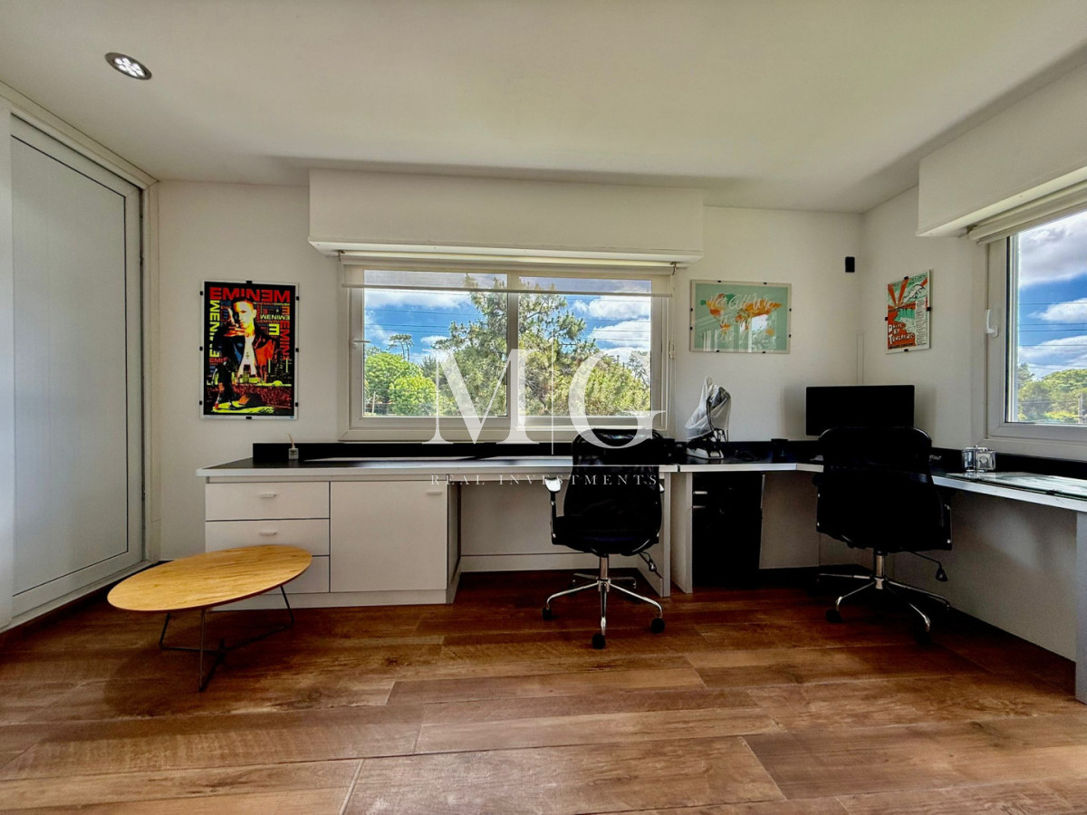 Casa ID.1508 - Chalet Premium con Gran Potencial - Ideal para Clínica, Consultorios u Oficinas